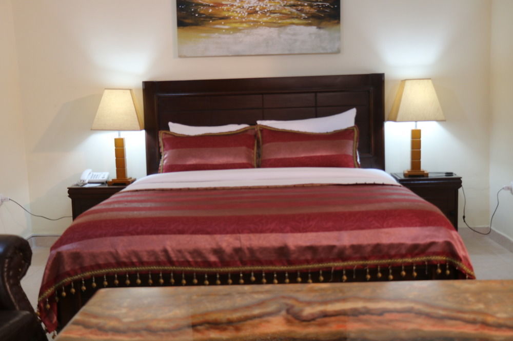 Palm Spring Resort มอนโรเวีย ภายนอก รูปภาพ